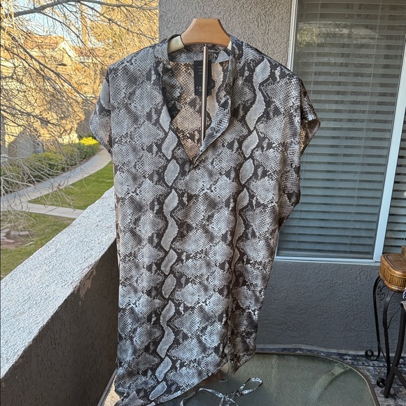 ORTTU, large,Snake Print asymmetrical Shirt for Men - Picture 12 of 12